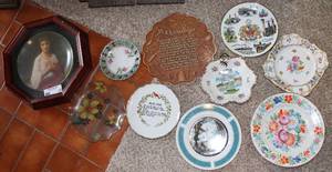 lot 23 image: Vintage Collectors Plates Set of 10 Including One of the Beauty of Bouguereau Collectors Plates by Royal Cornwall