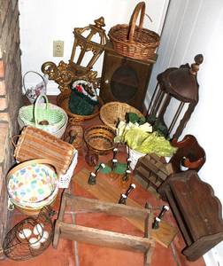 lot 35 image: Lot of Some Vintage Baskets and Wooden Display Hangers