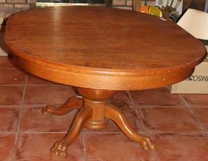 lot 51 image: Vintage Dinning Room Table with Leaf
