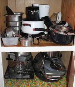 lot 74 image: Lot of Cooking Items Including a White Coffee Pot with Filters and a Fondue Pot