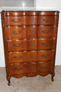 lot 76 image: Vintage 50s French Provincial Styled Five Drawer Chest of Drawers