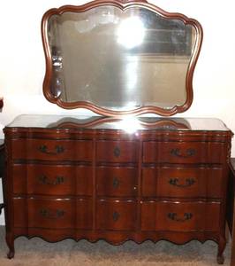 lot 75 image: Vintage 50s French Provincial Styled Nine Drawer Dresser With Glass Top and Detachable Mirror