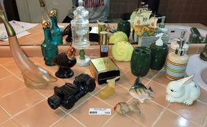 lot 105 image: Large Lot of Bathroom Items Including a New Box of Elizabeth Taylor White Diamonds $$