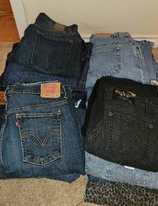 lot 115 image: Lot of Misc Mens and Womens Blue Jeans Many are Levis
