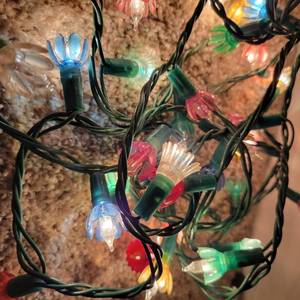 lot 181 image: Box of Vintage Christmas Lights