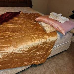 lot 125 image: Vintage Satin Reversible Throw and Satin Pillow Cases