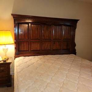 lot 123 image: Beautiful Link-Taylor King Size Bed