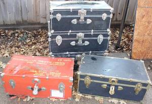 lot 259 image: Five Vintage Trunks