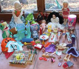 lot 157 image: Kids Toys With Vintage and Possibly Antique Dolls