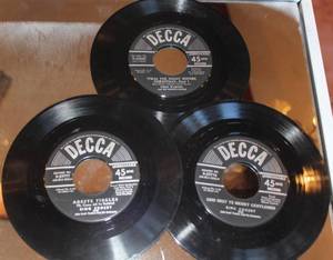 lot 160 image: Lot of Three Amazing Vintage 45 RPM Christmas Records by Fred Waring and Bing Crosby Including Bill Crosbys White Christmas