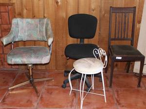 lot 148 image: Lot of Four Chairs Including Vintage 1970s Kitchen Chair, Antique Wooden Chair, Vintage Vantiy Chair and More See Below