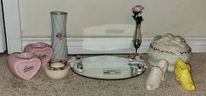 lot 141 image: Vintage VanityDresser Trinket Lot with Angels, Cupids, and Roses