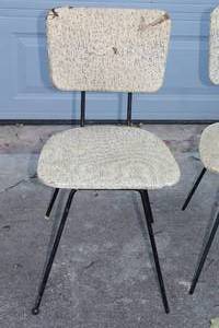 lot 268 image: Five Project Vintage Chairs (Three Mid-Century Modern Chairs and Two Oak Bar Stools)