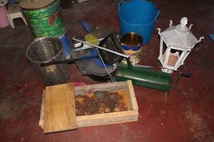 lot 280 image: Large Lot of Misc Bits and Baubles Including a Log Roller