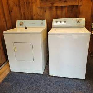 lot 205 image: Washer and Dryer