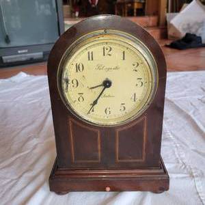lot 210 image: Vintage Pul-Syn-Etic Electric Slave Mantel Clock