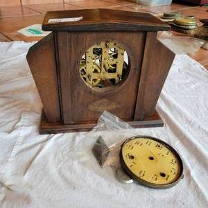 lot 212 image: Antique Art Deco Mantel Clock