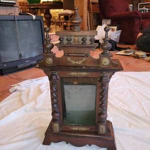 lot 225 image: Antique Late 1800s Walnut Mantel Clock Case