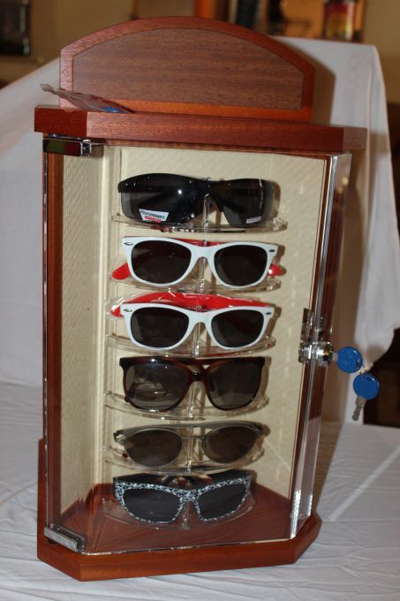 lot 5 image: Sunglass display with sunglasses