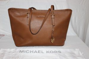 lot 10 image: Michael Kors Jet Set Tote Bag with Dust Cover, Appears Unused