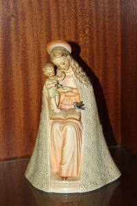 lot 31 image: Vintage Hummel, Madonna and Child