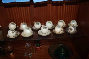 lot 34 image: Collection of Teacups and Saucers including Alkabunst Abloh & Kaiser Bavaria, Kandausqenalt Bavaria Waldershof, Porzellan Stempel, Bavaria, Garmisch, Partenkirchen Bavaria