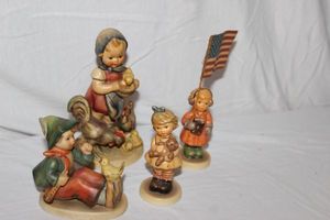 lot 40 image: Hummels Singing Lessons