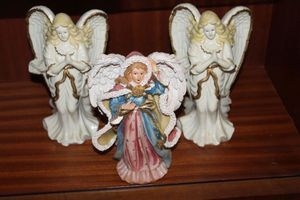 lot 48 image: Trio of Angels