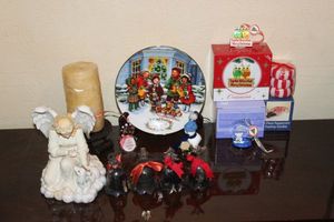 lot 97 image: Christmas Decorations