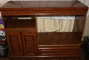 lot 113 image: Entertainment Center