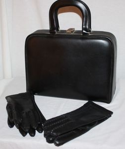 lot 157 image: Vintage Ladies Handbag and two Pairs Leather Gloves