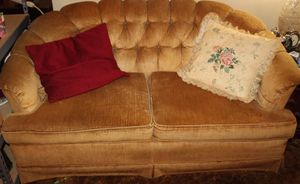 lot 186 image: Vintage Button tufted, Loveseat MUST BRING HELP LOADING Matches 185
