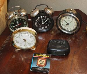 lot 187 image: Varetiy of alarm clocks