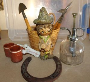 lot 197 image: Vintage Planting items, Lucky Horseshoe