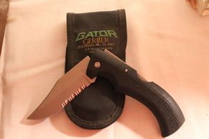 lot 252 image: Gerber Gator Knife