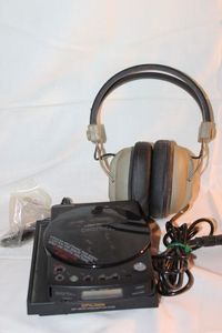 lot 282 image: Headphones and accessories