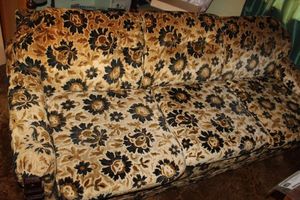 lot 333 image: Vintage Hide a Bed Sofa MUST BRING HELP LOADING