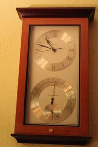lot 336 image: Bulova Clock combo