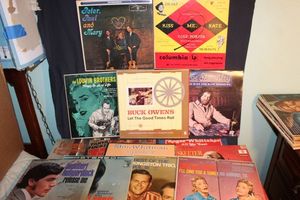 lot 356 image: Vinyl Records