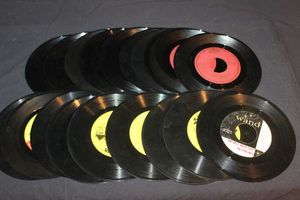 lot 421 image: 45 vinyl records
