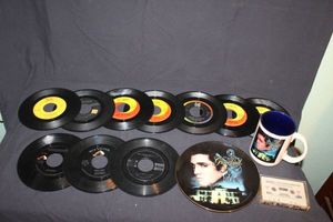 lot 422 image: Elvis 45s and Collectors plate and mug