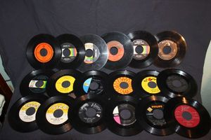 lot 426 image: 45 vinyl records