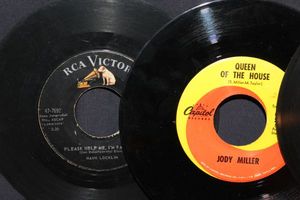 lot 427 image: 45 vinyl records