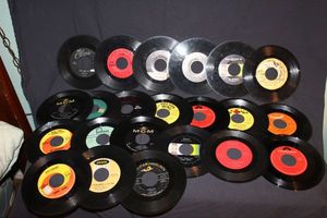lot 428 image: 45 vinyl records