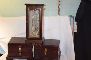 lot 433 image: Vintage Jewelry Boxes