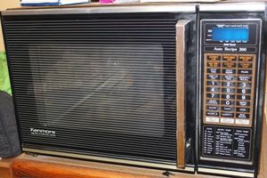 lot 125 image: Kenmoore convectionMicrowave oven combo, Was in use at time of Photos
