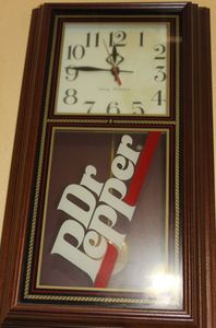 lot 128 image: Vintage Dr Pepper Clock