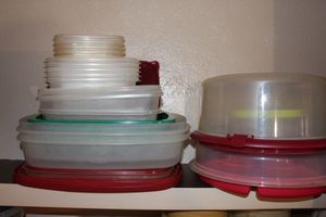 lot 129 image: Plastic storage bowls all have lids