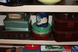 lot 138 image: Seasonal tins