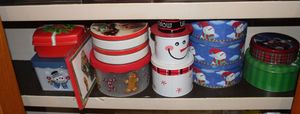 lot 140 image: Seasonal Gift tins
